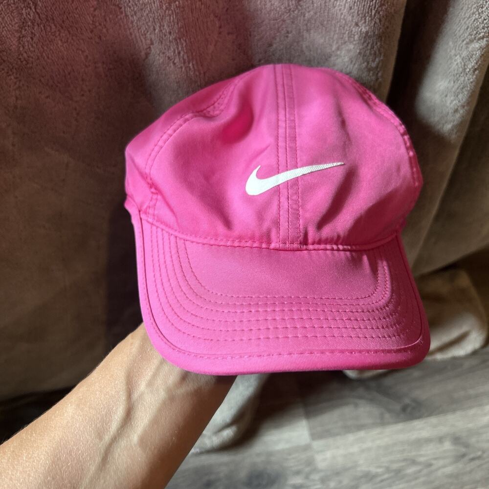 Nike Featherlight Dri-FIT Women’s Pink Adjustable Featherlight Running Cap Logo